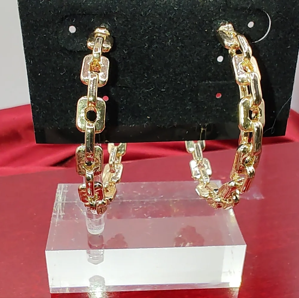 Vintage Gold Tone Chain Link Large Pierced Hoop Earrings - Picture 2 of 5